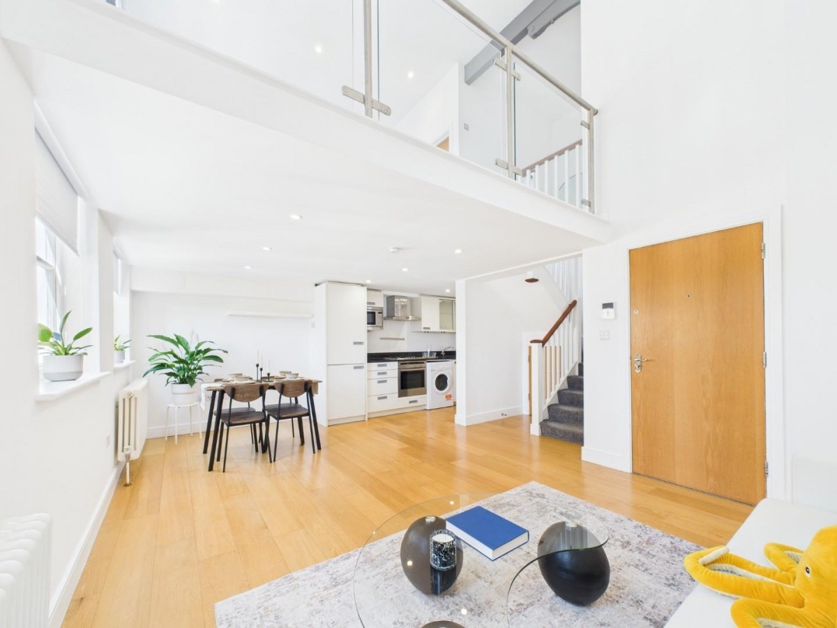 Tottenham Road, London, N1