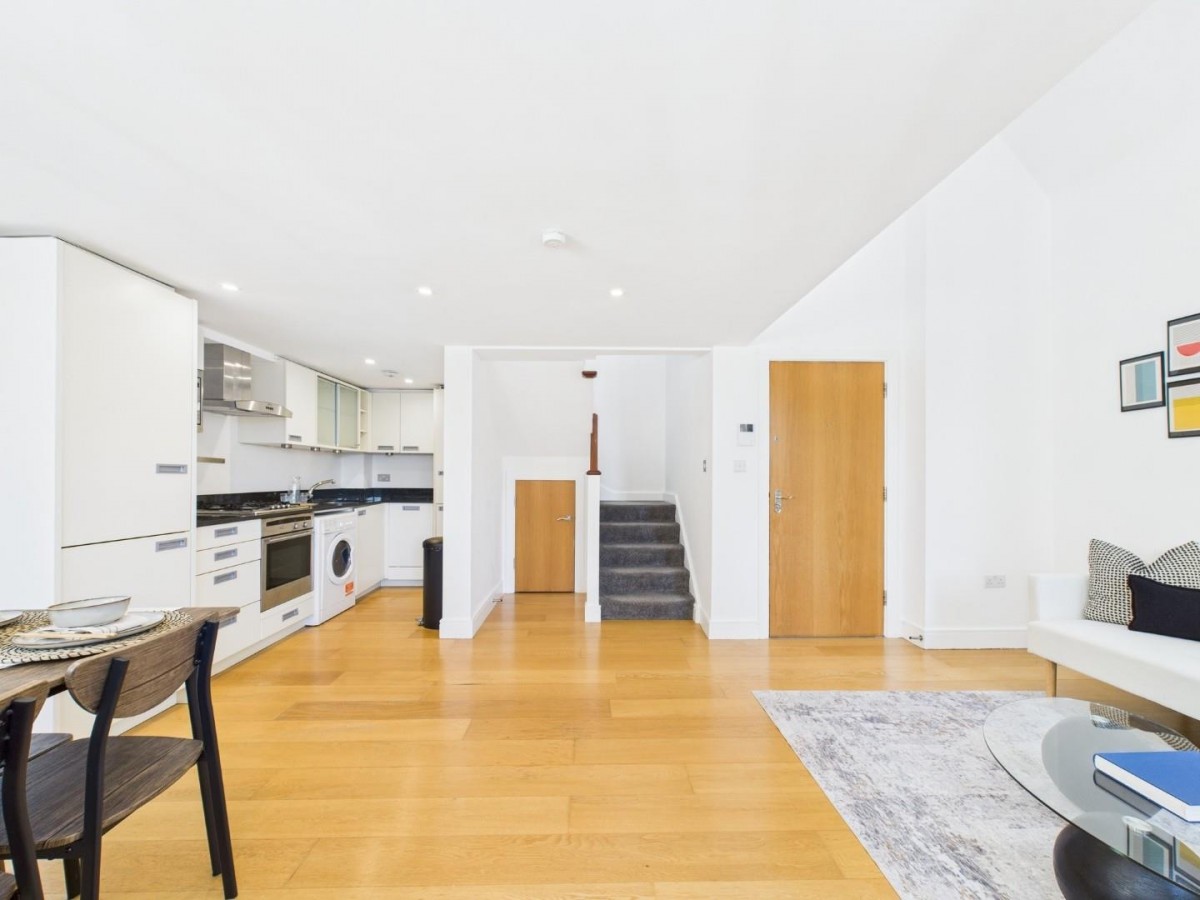 Tottenham Road, London, N1