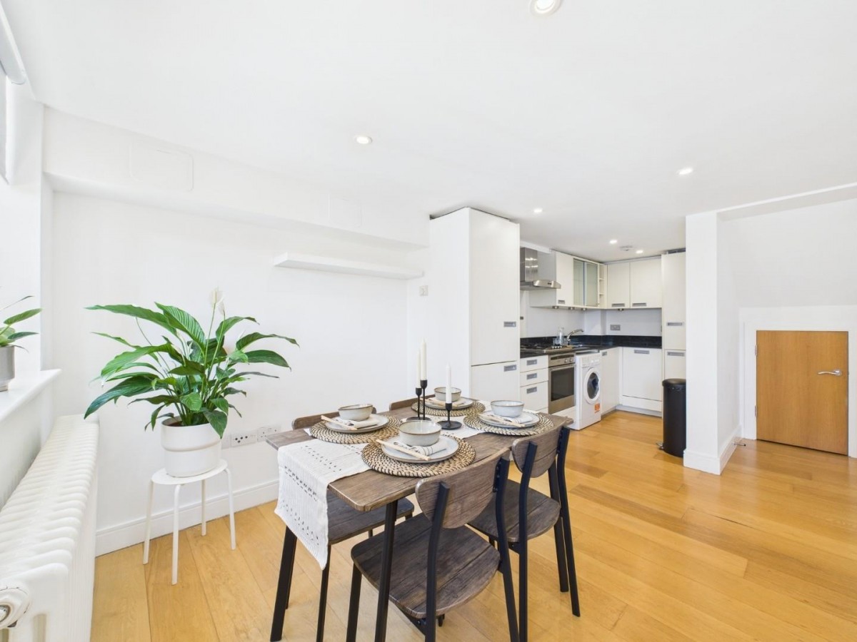 Tottenham Road, London, N1