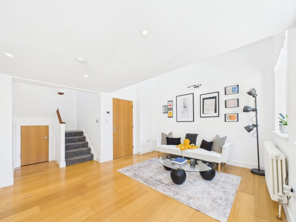 Tottenham Road, London, N1