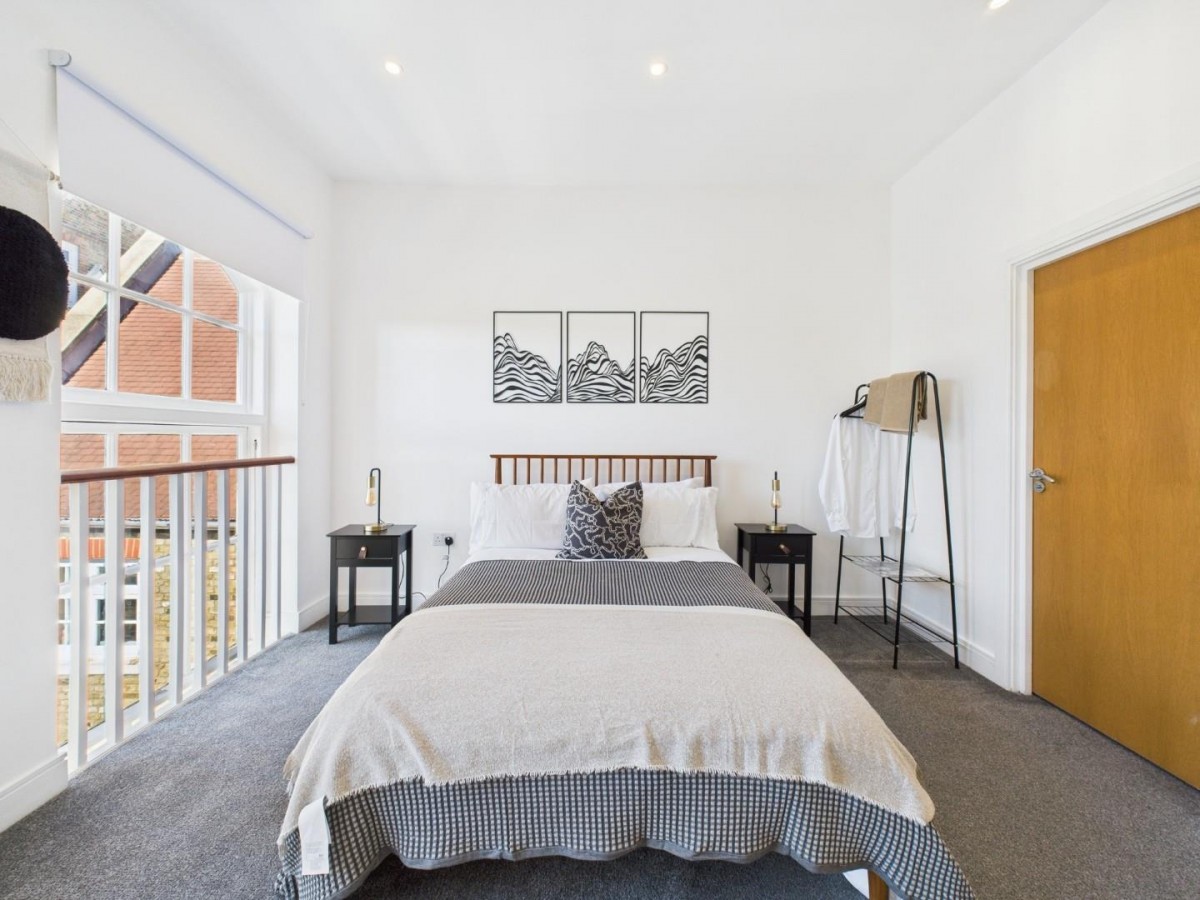 Tottenham Road, London, N1