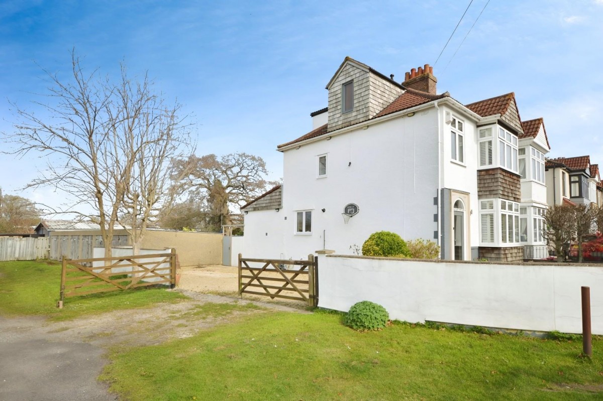New Fosseway Road , Bristol, BS14 9LN