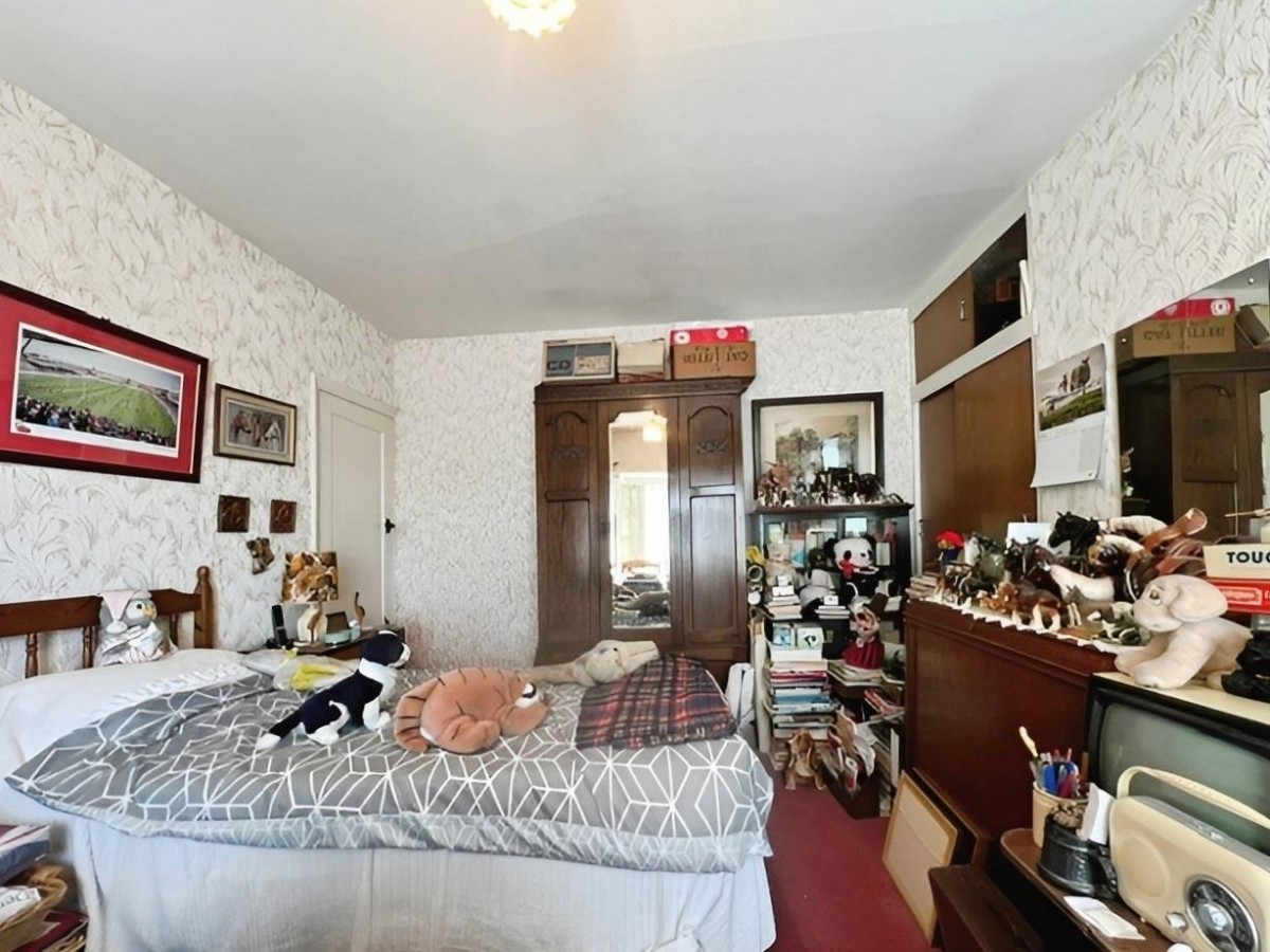 Holden Road, Leigh