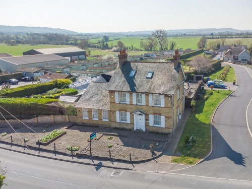 Castle Hill Road, Totternhoe