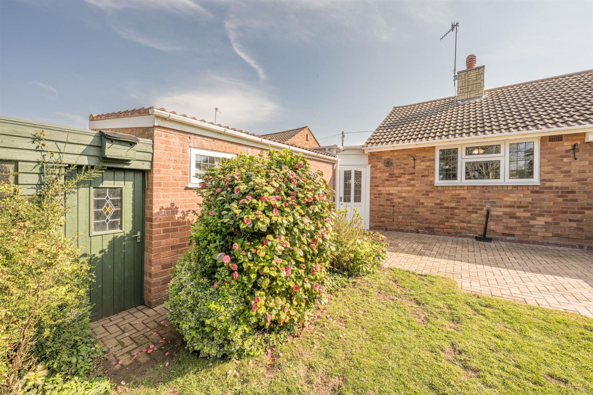 Ridge Road, Kingswinford, DY6 9RD