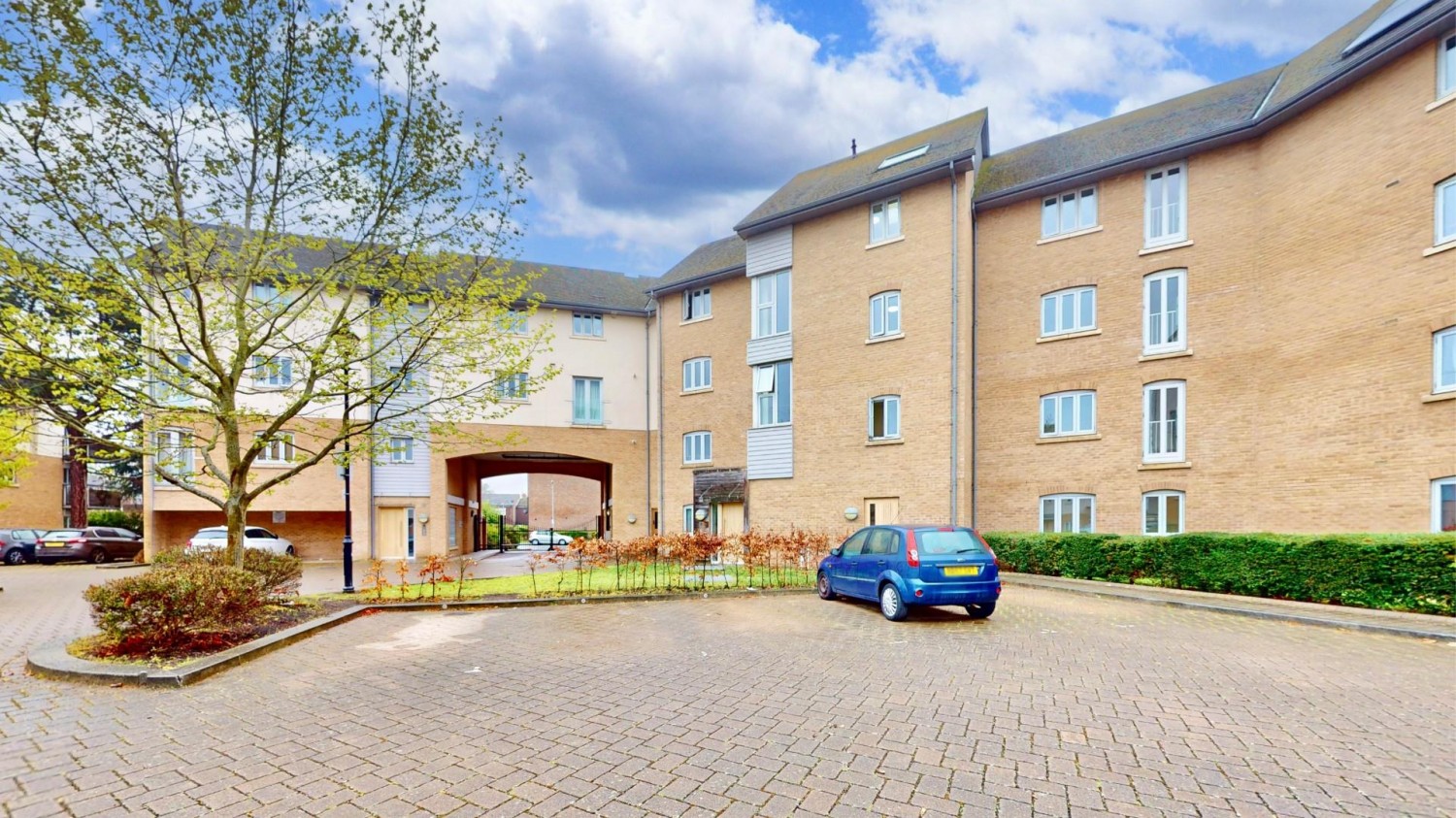 New Mossford Way, Barkingside, IG6