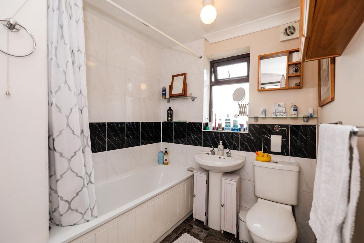 Oakdale Glen, Harrogate, HG1 2JY