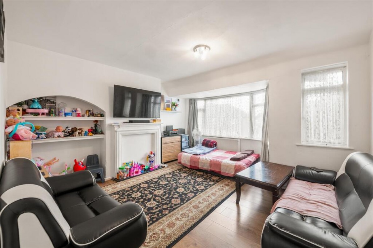 Laburnum Road, Hayes, Middlesex, UB3 4JX