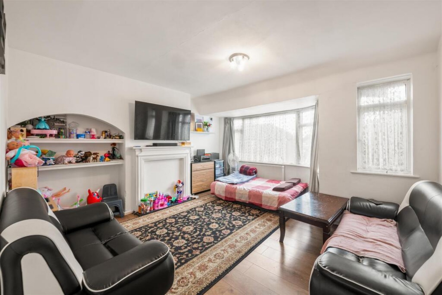 Laburnum Road, Hayes, Middlesex, UB3 4JX