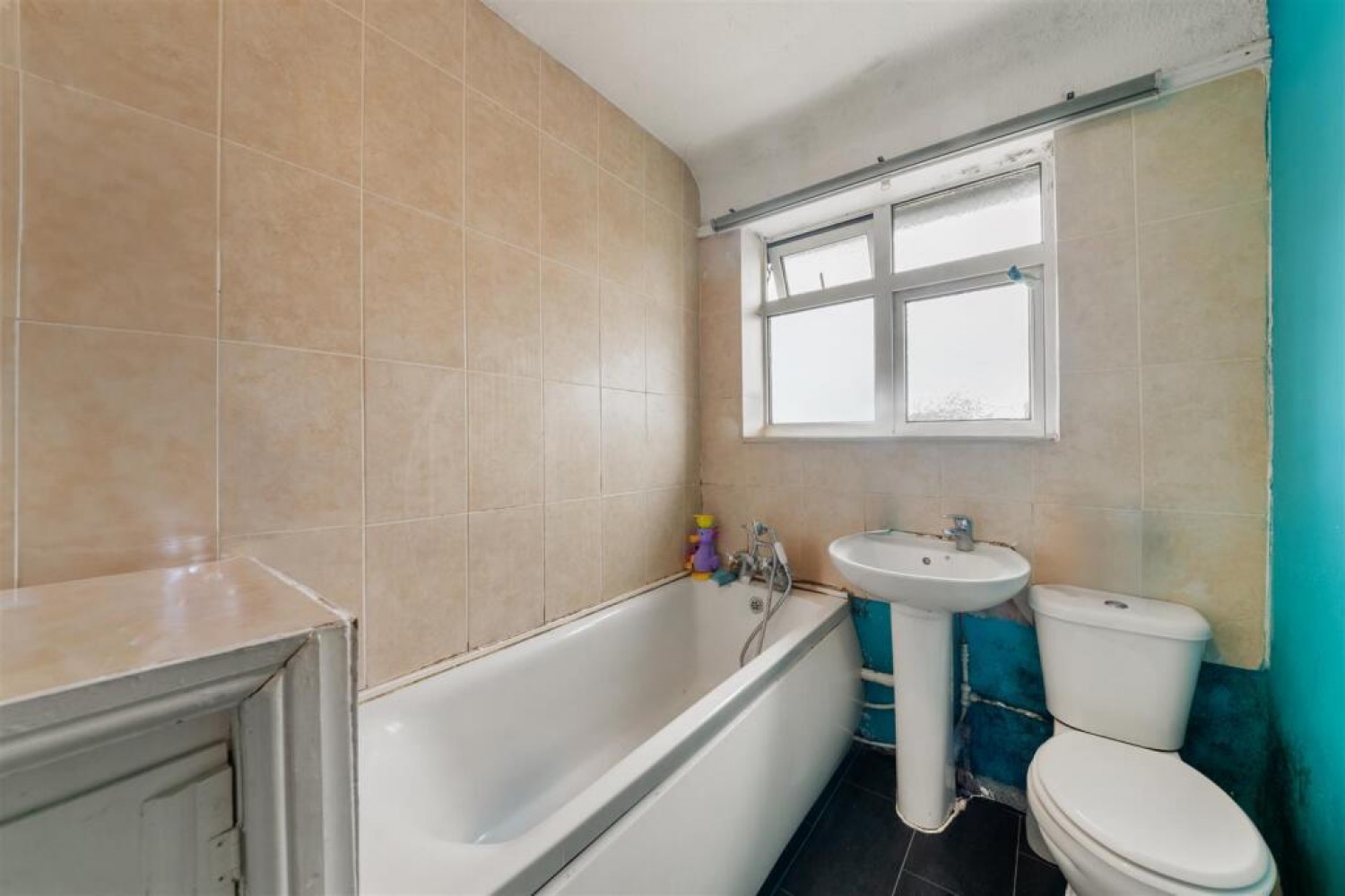 Laburnum Road, Hayes, Middlesex, UB3 4JX