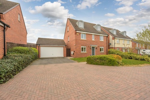 Pullman Drive, Kingswinford, DY6 7BE