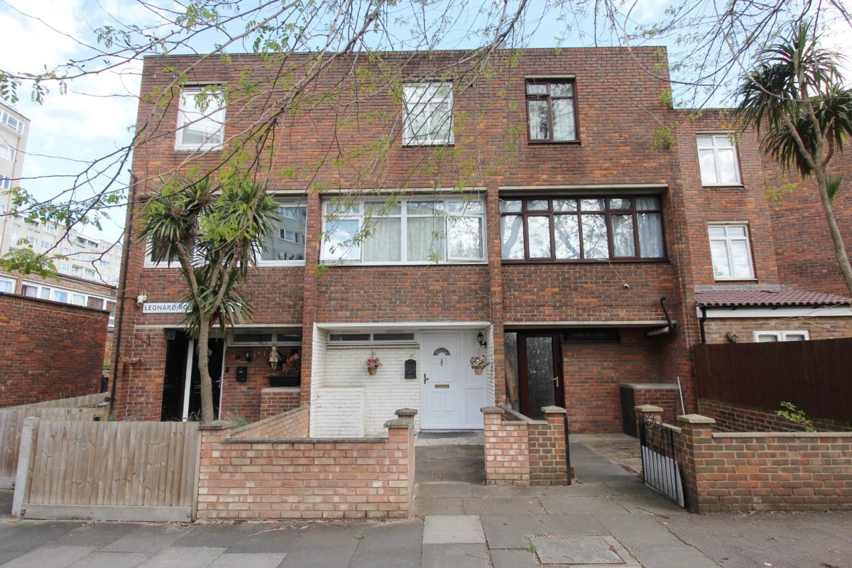 Leonard Robbins Path, London
