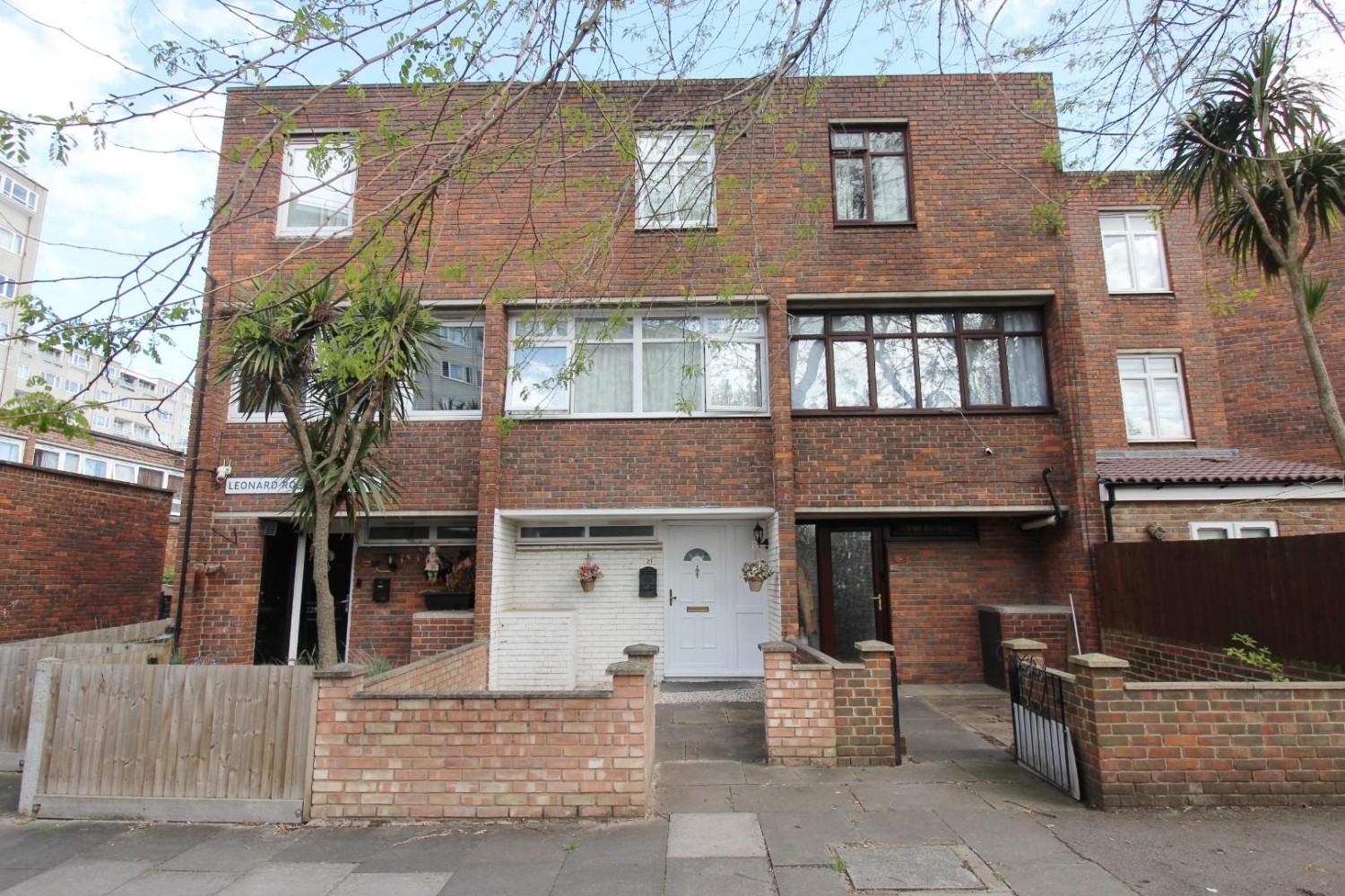 Leonard Robbins Path, London