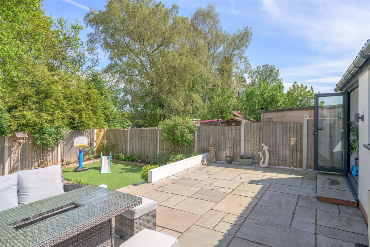 Richmond Grove, Wollaston, DY8 4SF