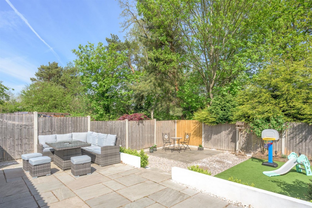 Richmond Grove, Wollaston, DY8 4SF