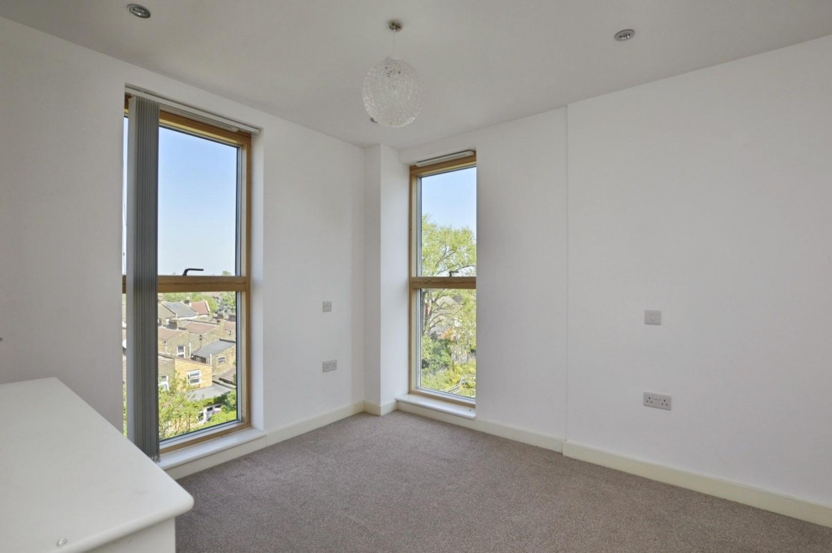 Queens Road West , Plaistow, London, E13 0PE