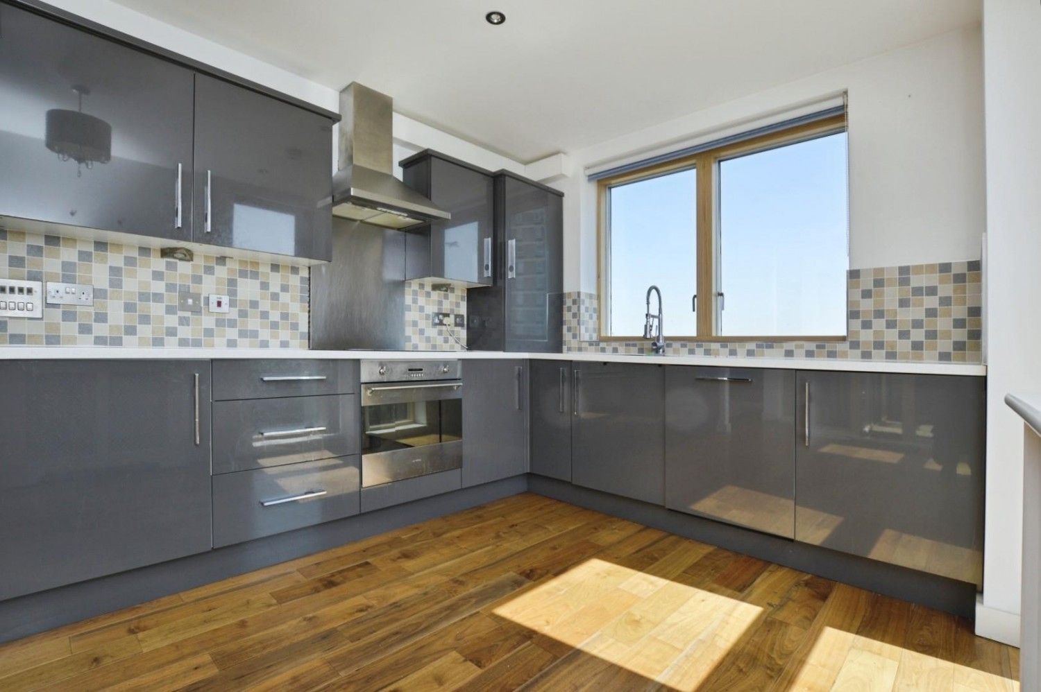 Queens Road West , Plaistow, London, E13 0PE