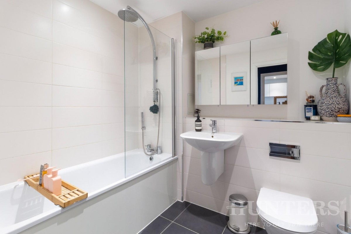 Waterside Way, London, N17