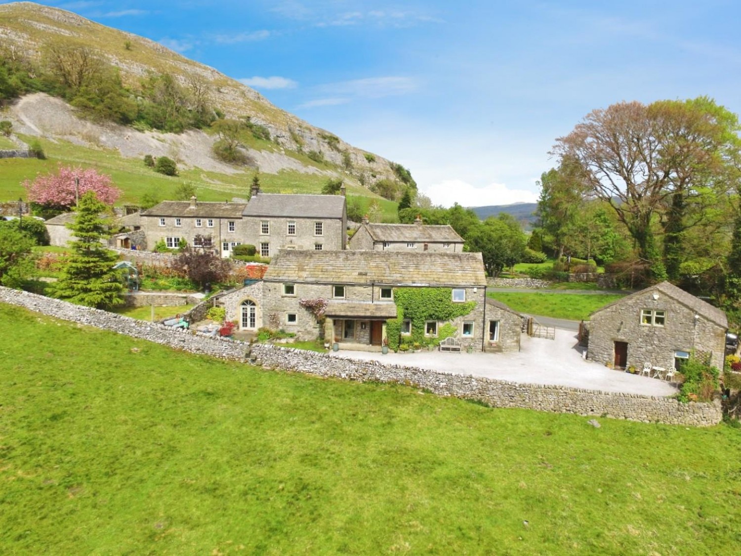 Old Hall Laithe & Barn on The Green, Kilnsey, Skipton