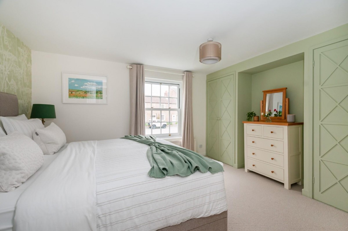 Mrs Crackers Cottage, 31 The Green, Lund, Driffield