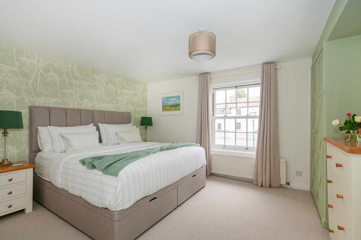 Mrs Crackers Cottage, 31 The Green, Lund, Driffield