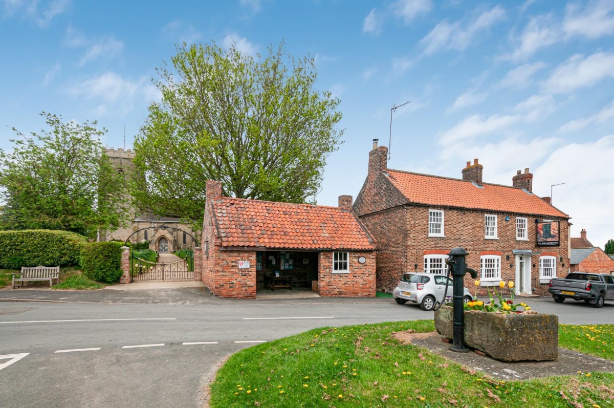 Mrs Crackers Cottage, 31 The Green, Lund, Driffield