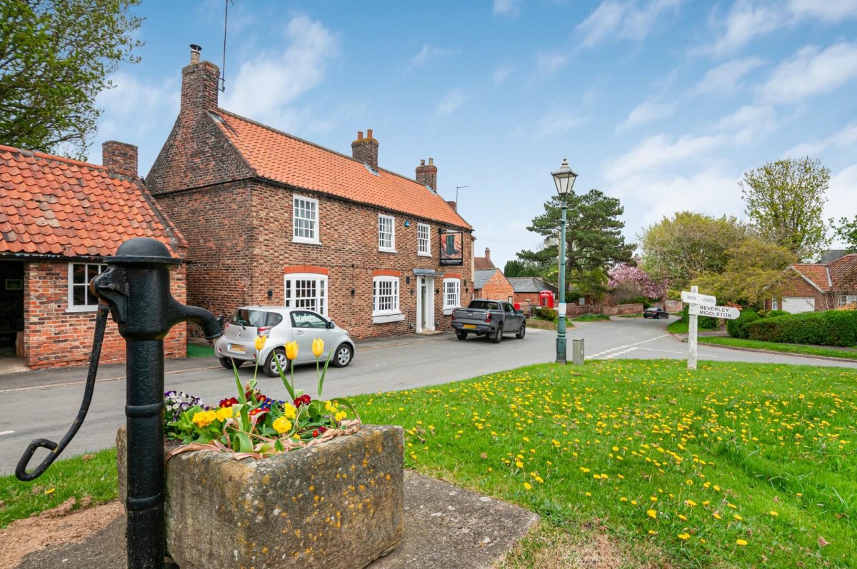 Mrs Crackers Cottage, 31 The Green, Lund, Driffield