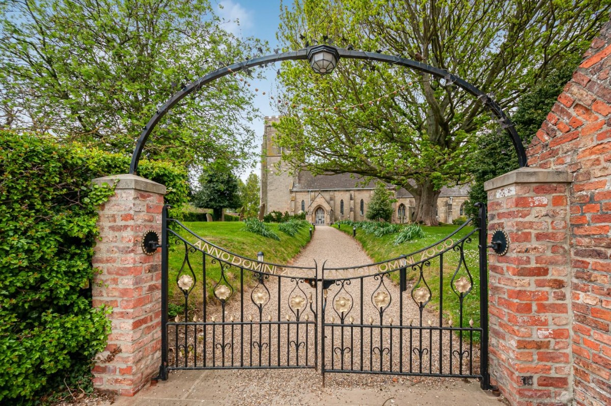 Mrs Crackers Cottage, 31 The Green, Lund, Driffield