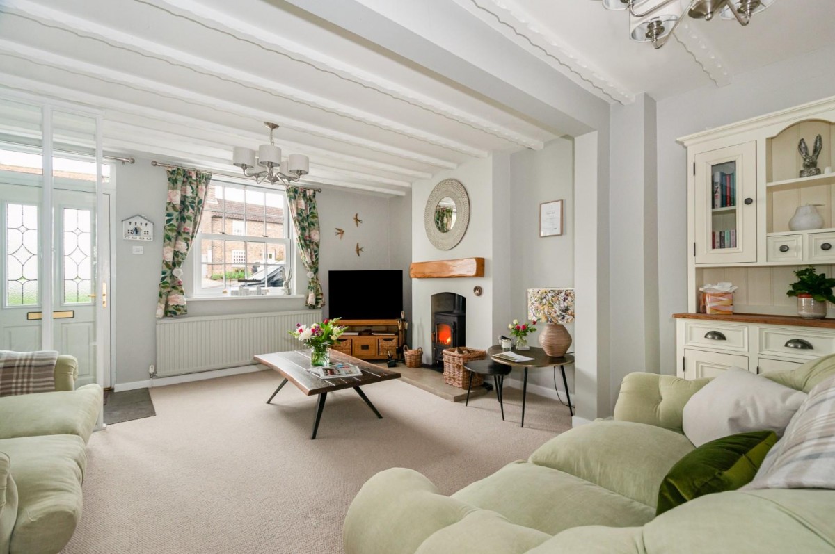 Mrs Crackers Cottage, 31 The Green, Lund, Driffield
