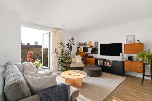 Lomond Grove, London, SE5