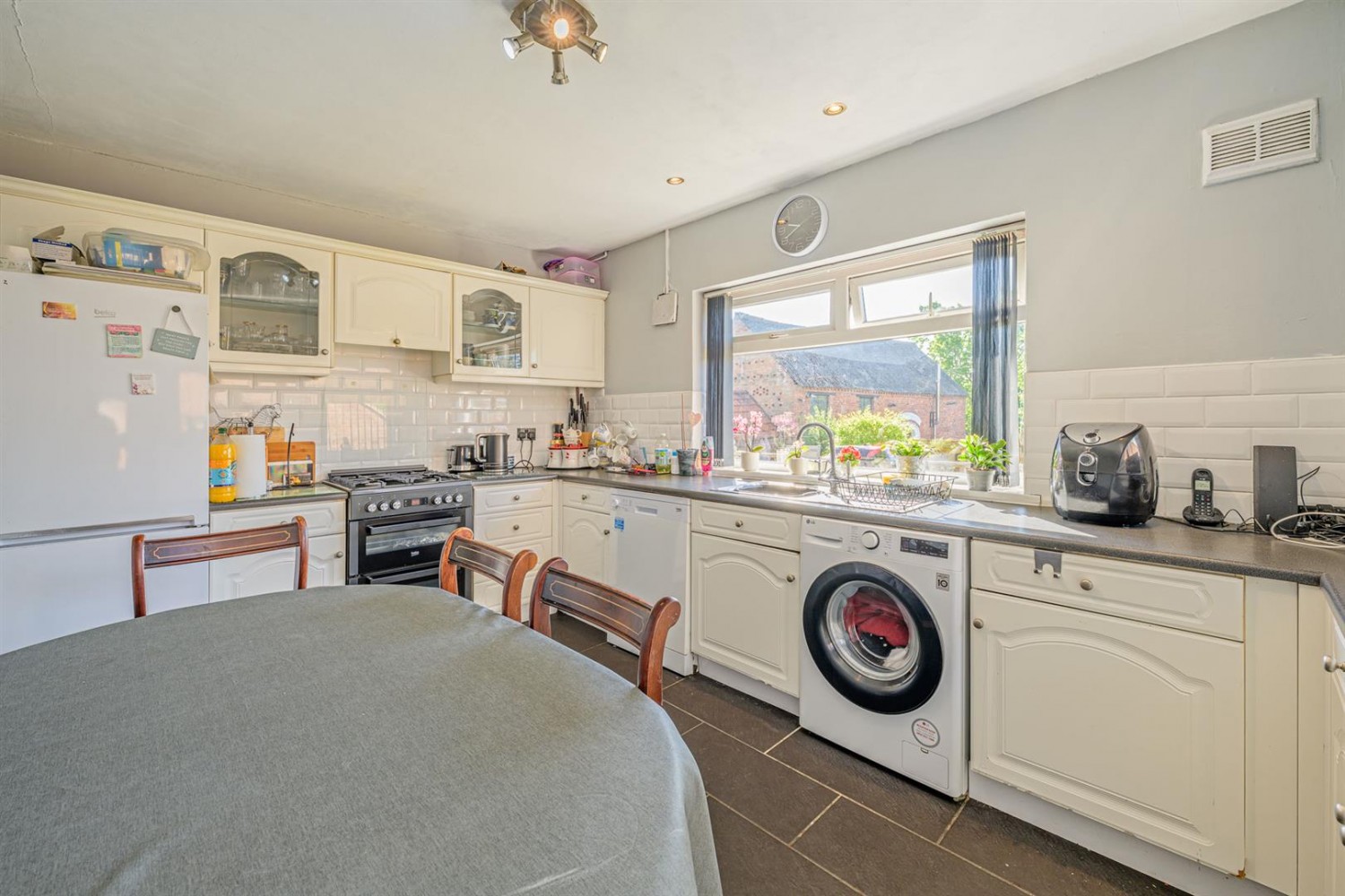 School Road, Himley, DY3 4LG