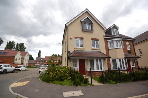 Fir Tree Road, Woodley