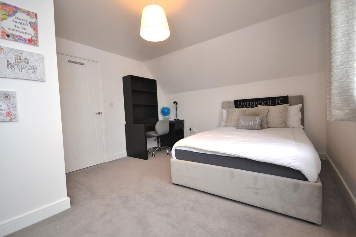 Fir Tree Road, Woodley