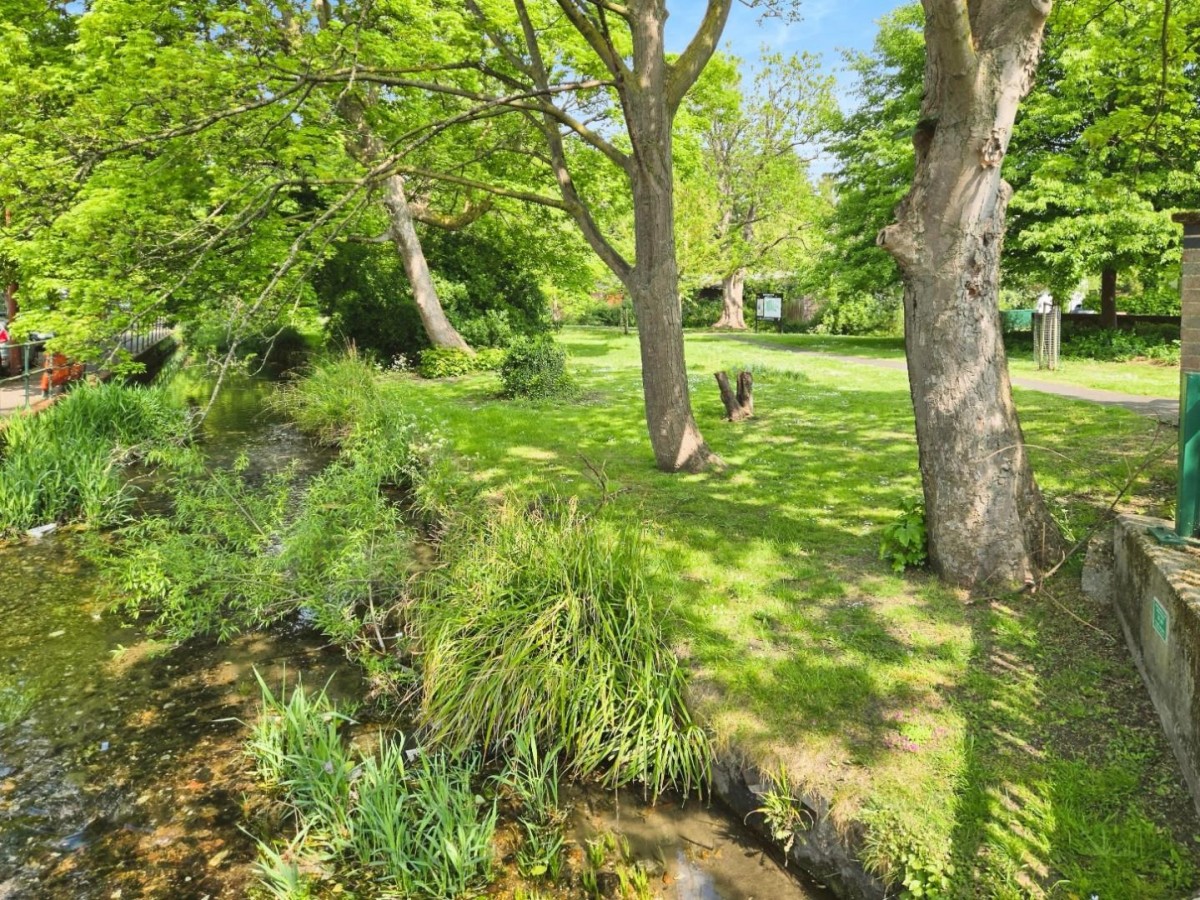 Beddington Lane, Beddington