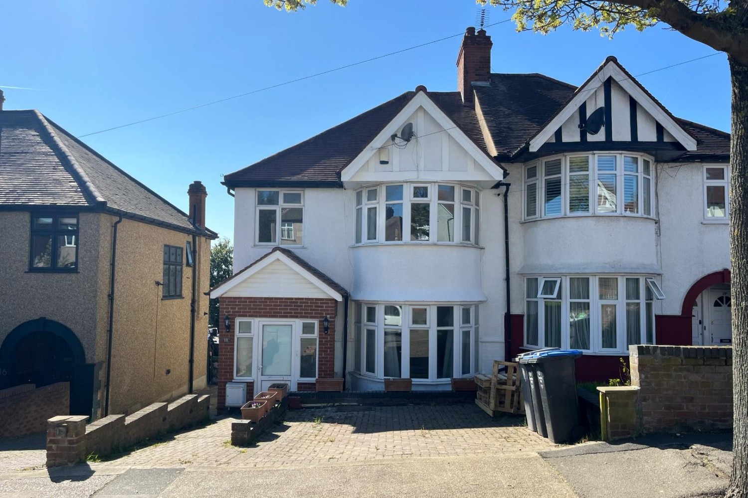 Randall Avenue, London