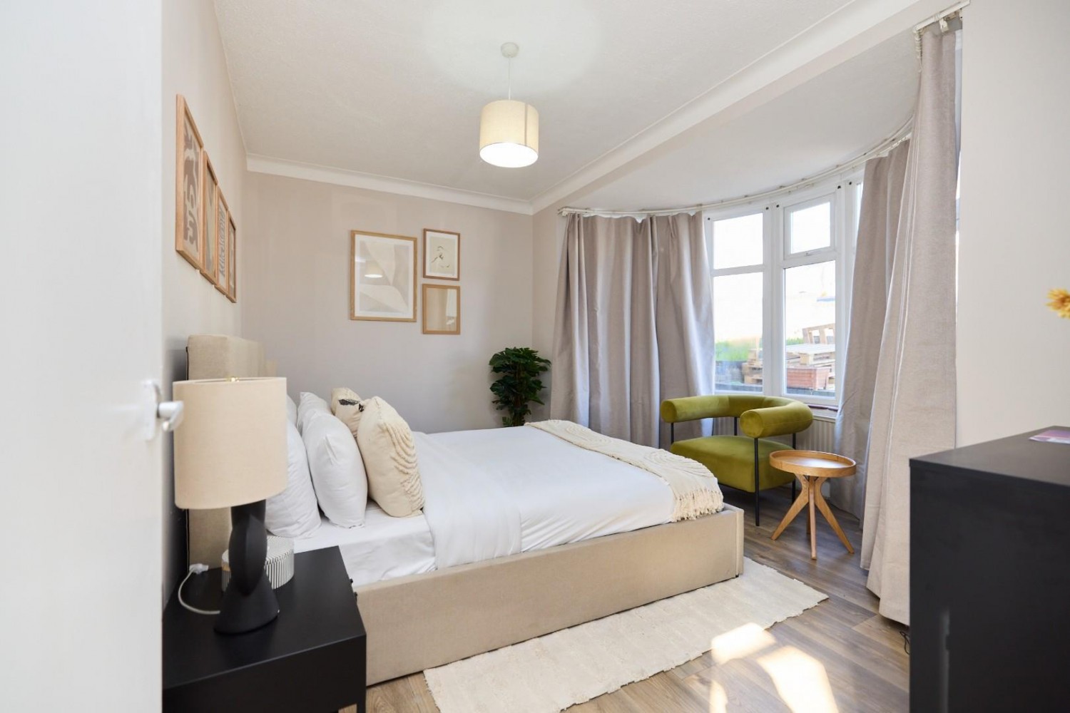 Randall Avenue, London