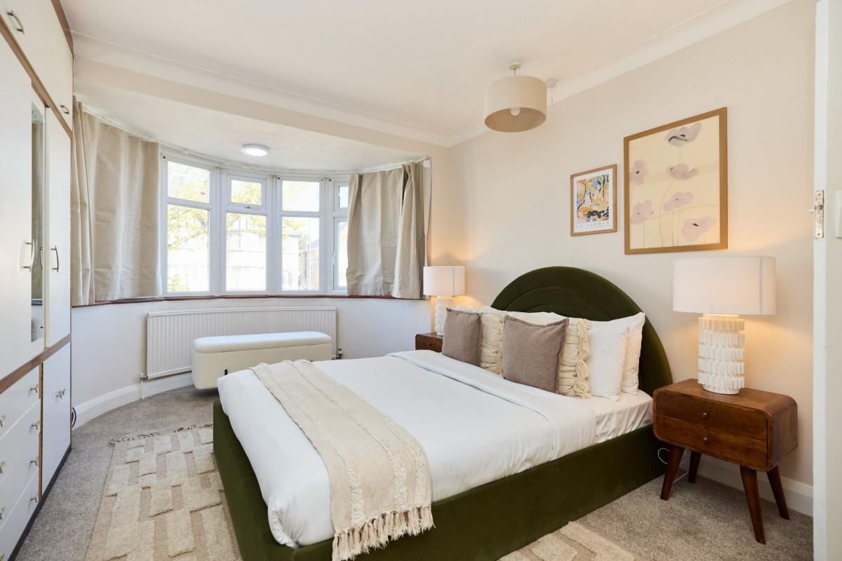 Randall Avenue, London