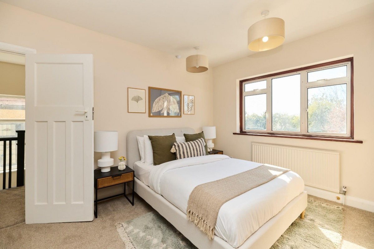Randall Avenue, London