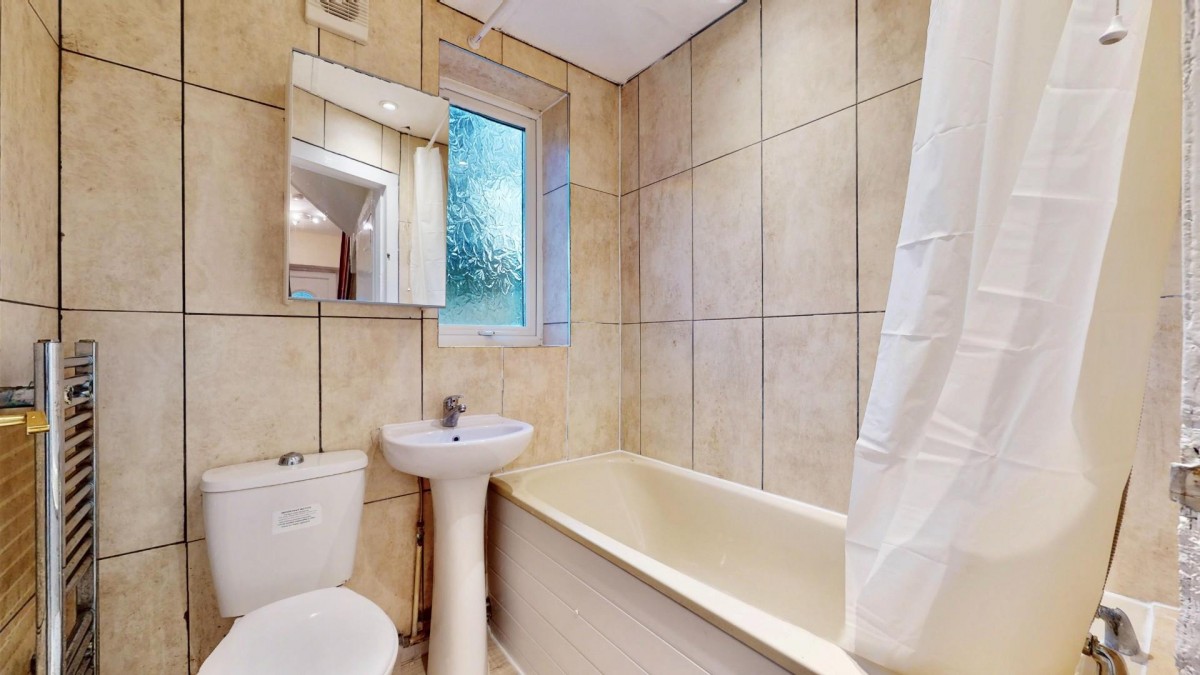 Valence Avenue, Dagenham, RM8