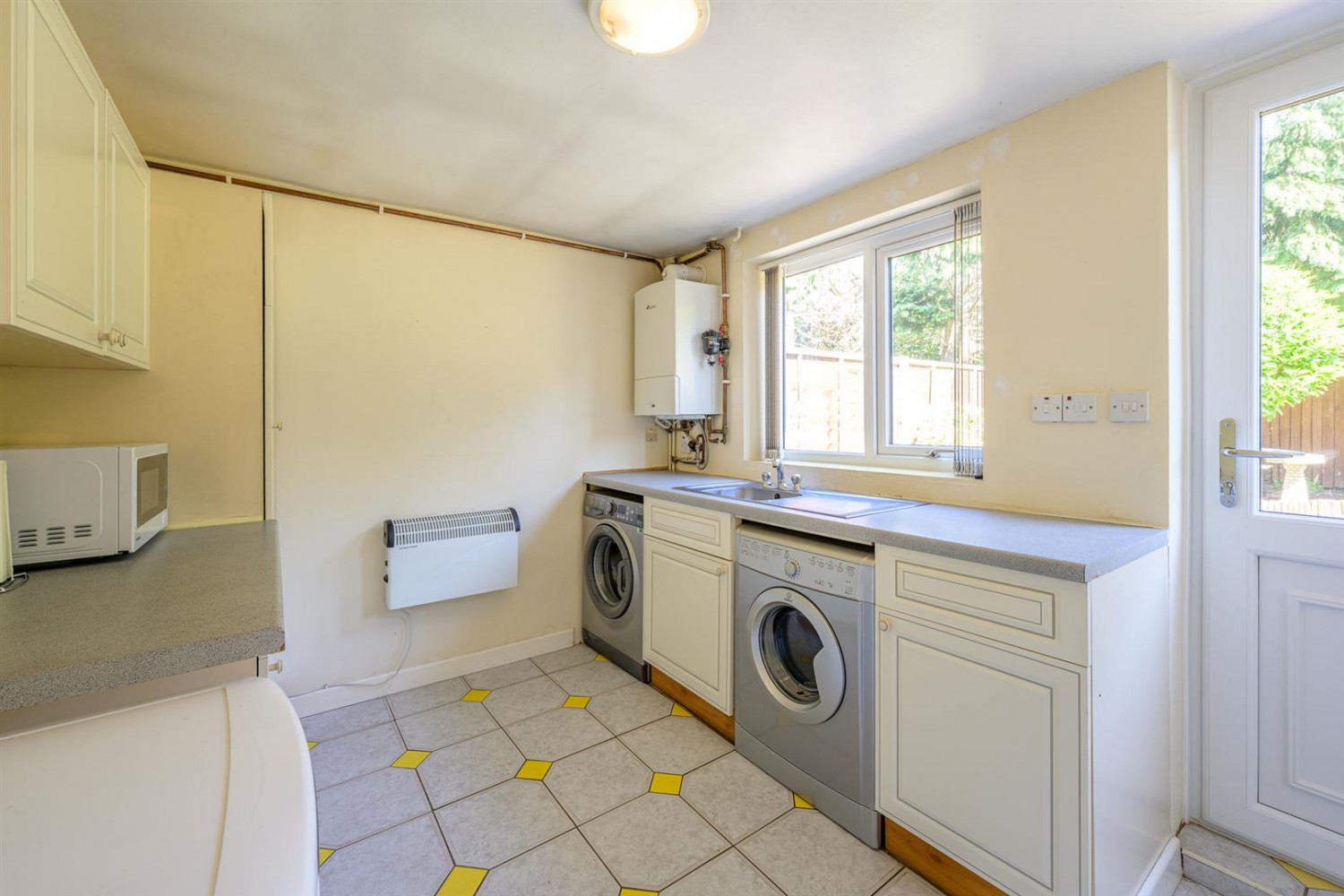 Barnett Close, Kingswinford, DY6 9PW