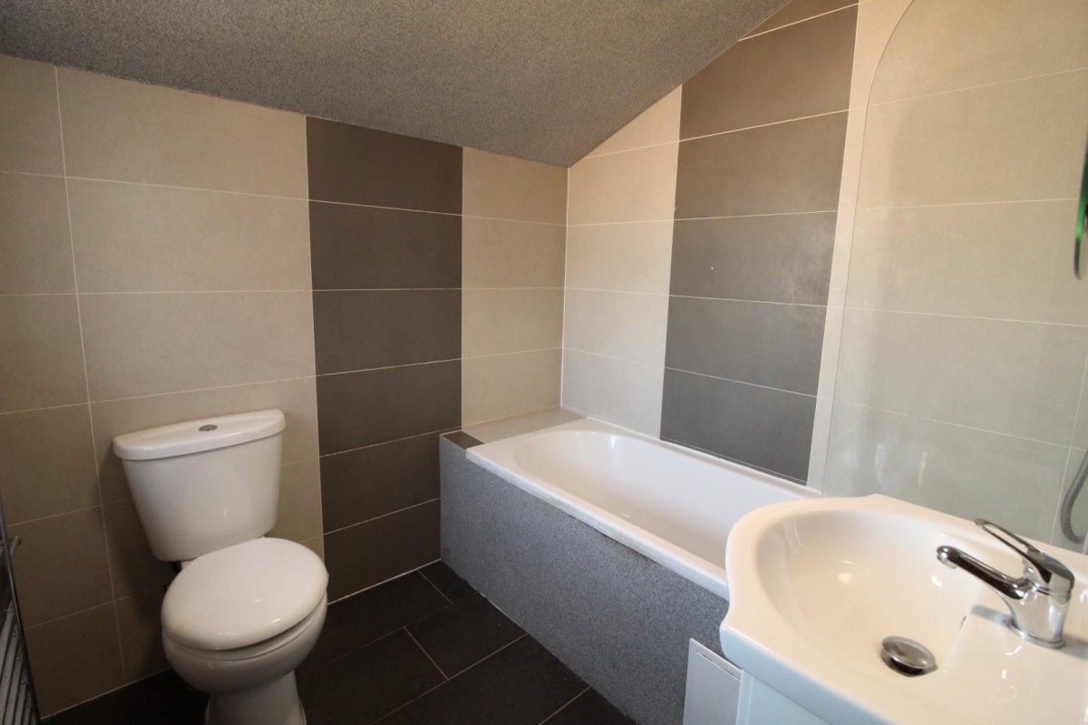 57 Ferrybridge Road, Castleford