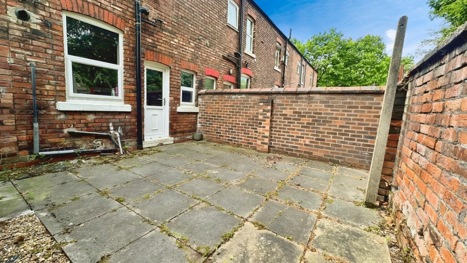 Nel Pan Lane, Leigh