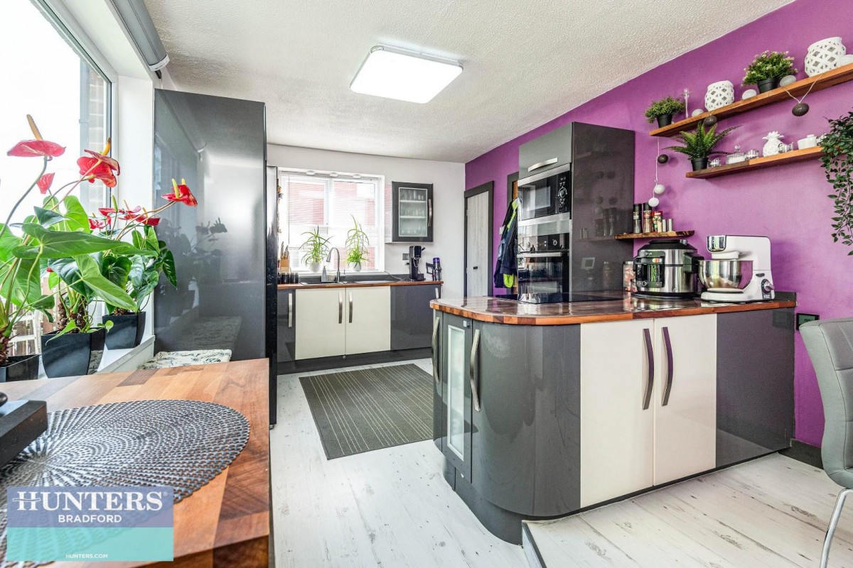 Meadway, Woodside, Bradford, West Yorkshire, BD6 2SP