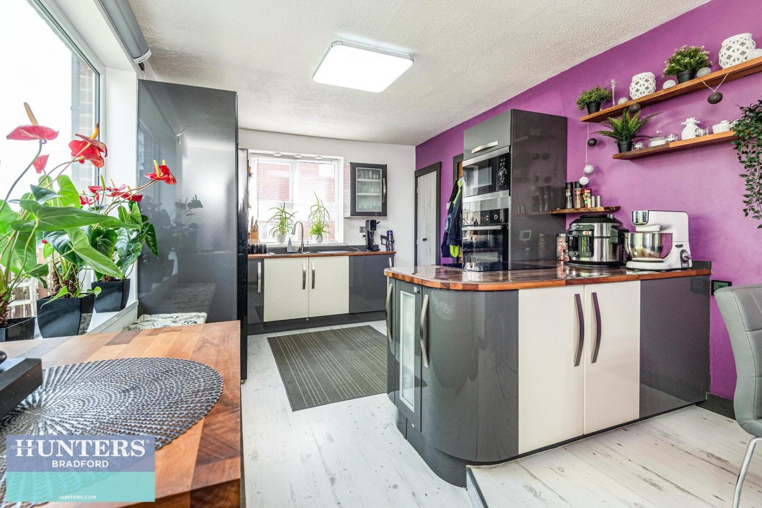 Meadway, Woodside, Bradford, West Yorkshire, BD6 2SP