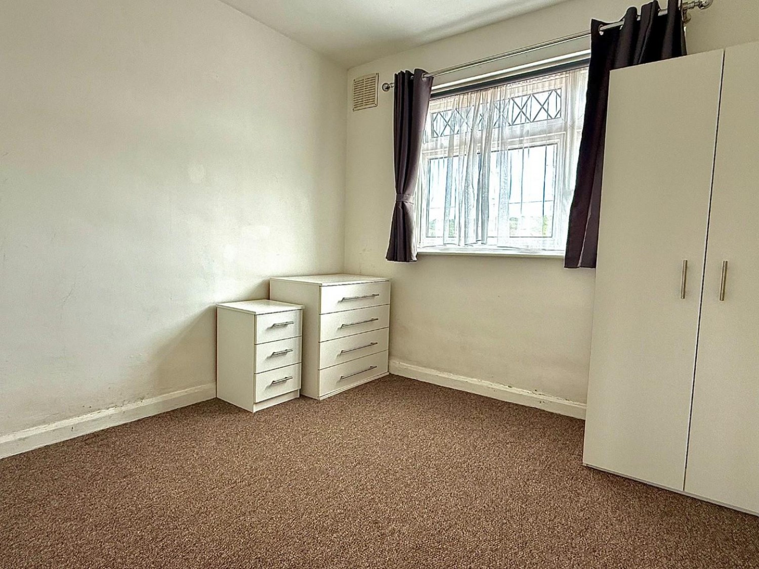 Fullwell Avenue, Ilford, IG5