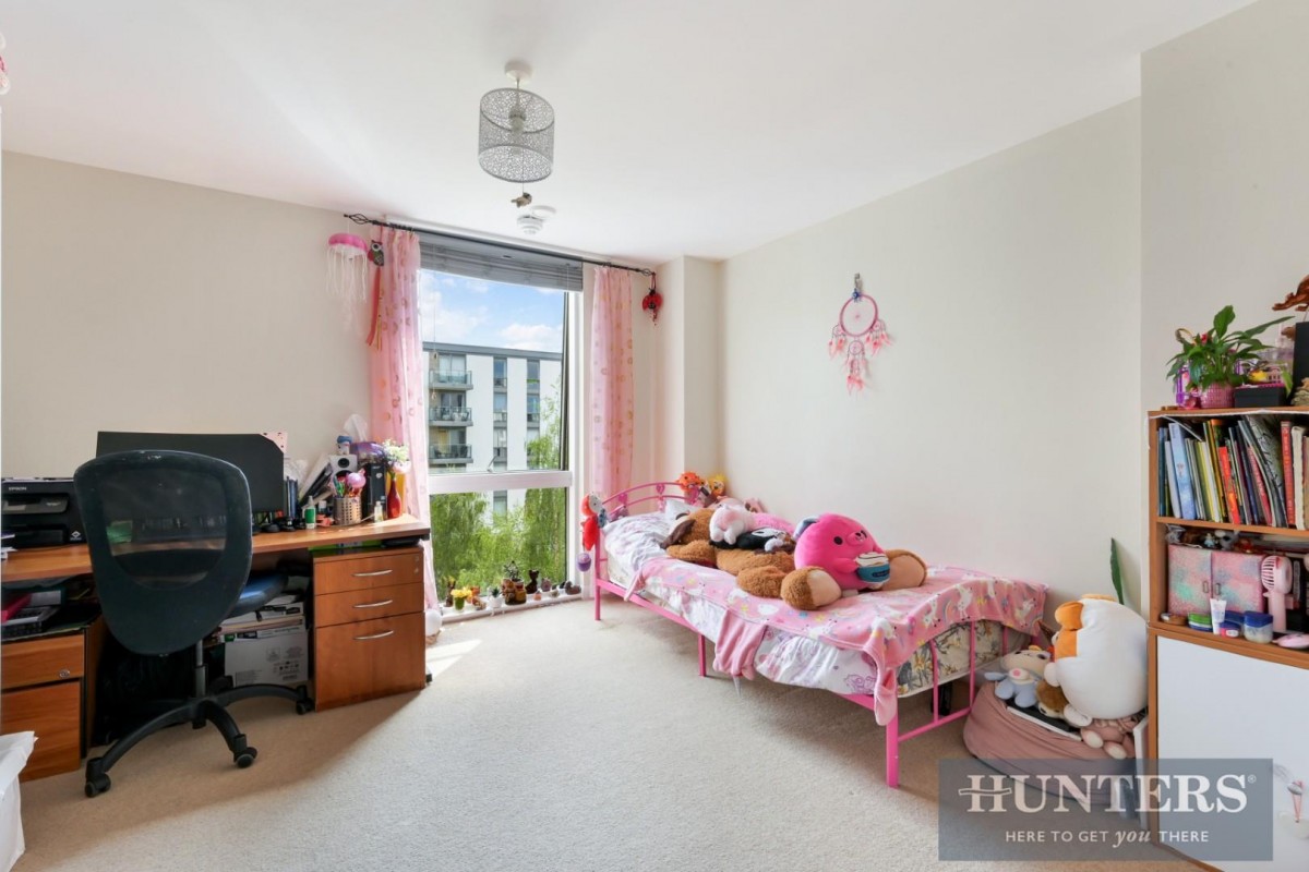 Ealing Road, Brentford, TW8 0AU