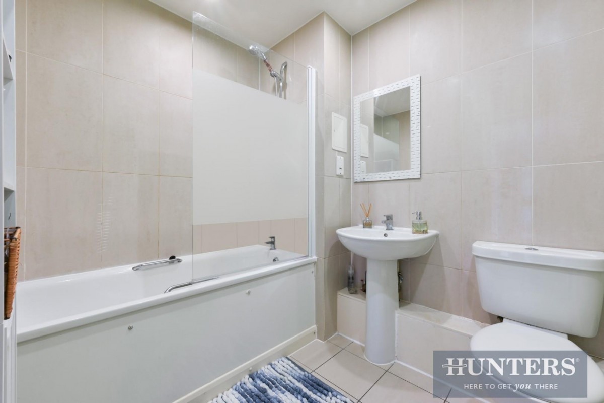 Ealing Road, Brentford, TW8 0AU