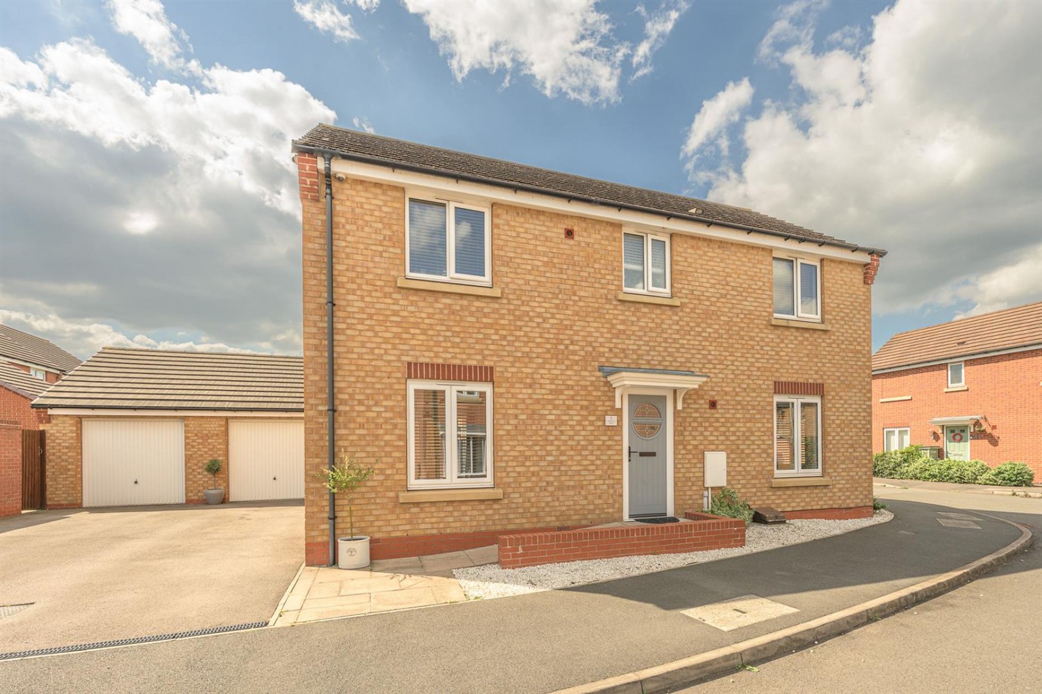 Pullman Drive, Kingswinford, DY6 7BE