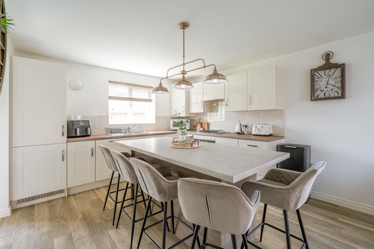 Pullman Drive, Kingswinford, DY6 7BE