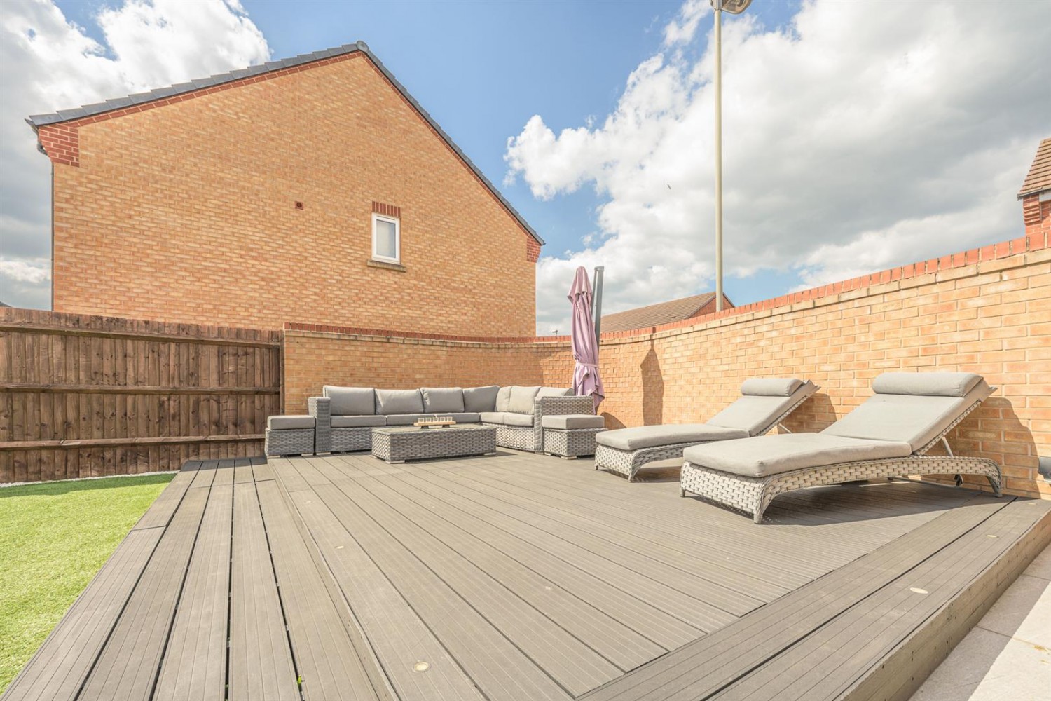 Pullman Drive, Kingswinford, DY6 7BE